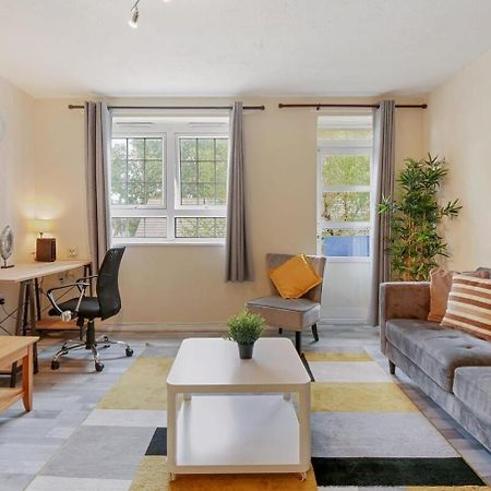 The Serene 2-Bedroom Flat W Free Street Parking ซัตทอน ภายนอก รูปภาพ