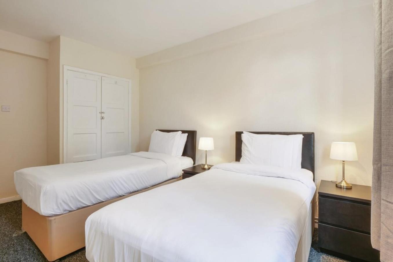 The Serene 2-Bedroom Flat W Free Street Parking ซัตทอน ภายนอก รูปภาพ