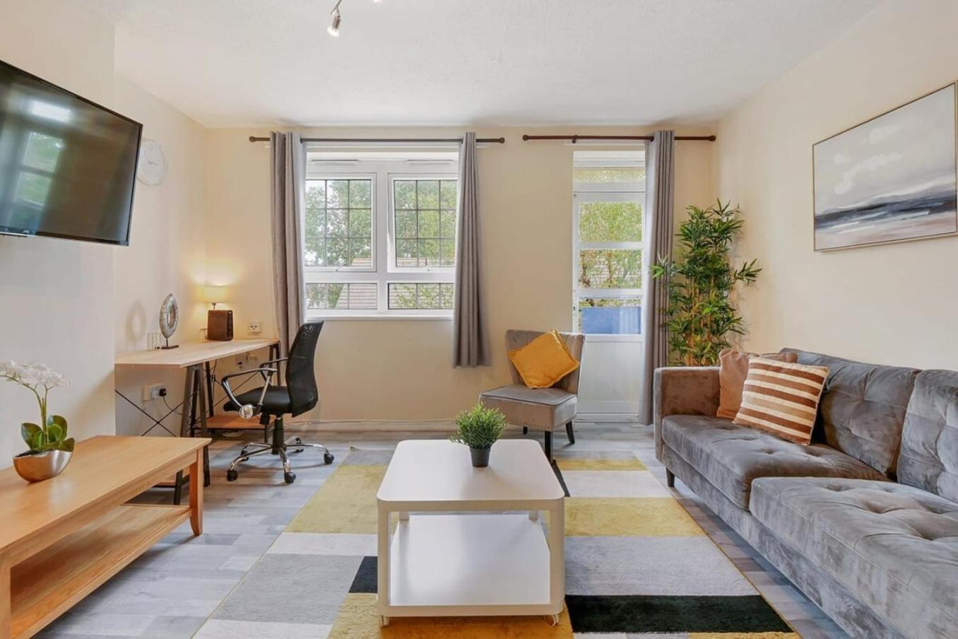 The Serene 2-Bedroom Flat W Free Street Parking ซัตทอน ภายนอก รูปภาพ