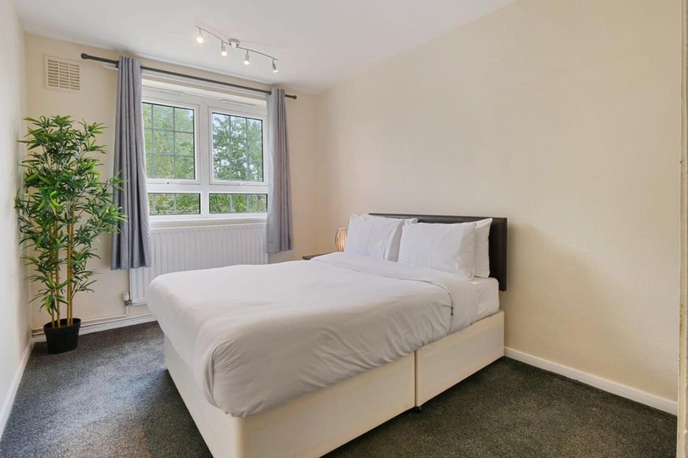 The Serene 2-Bedroom Flat W Free Street Parking ซัตทอน ภายนอก รูปภาพ